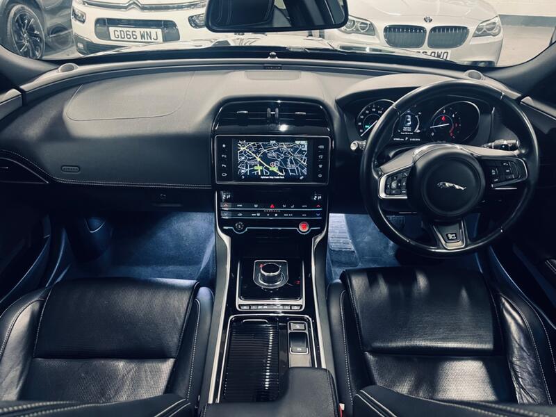 JAGUAR XE