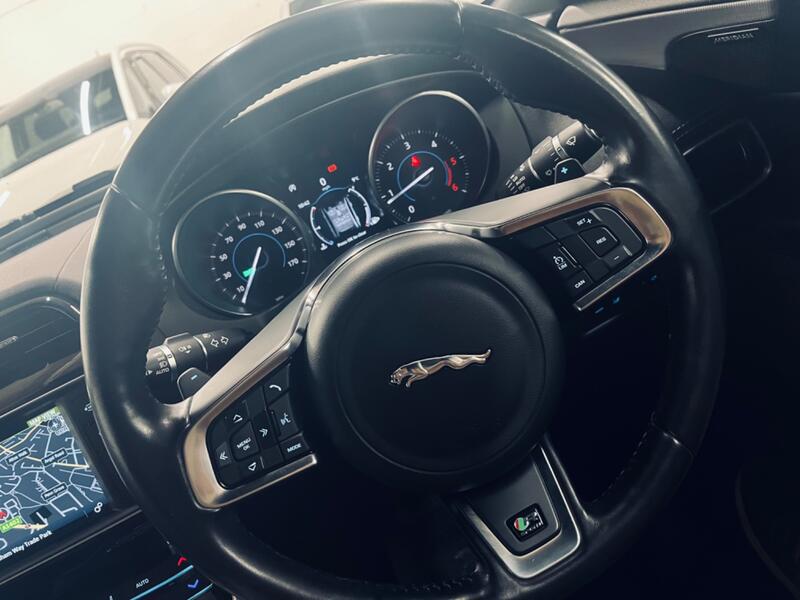 JAGUAR XE