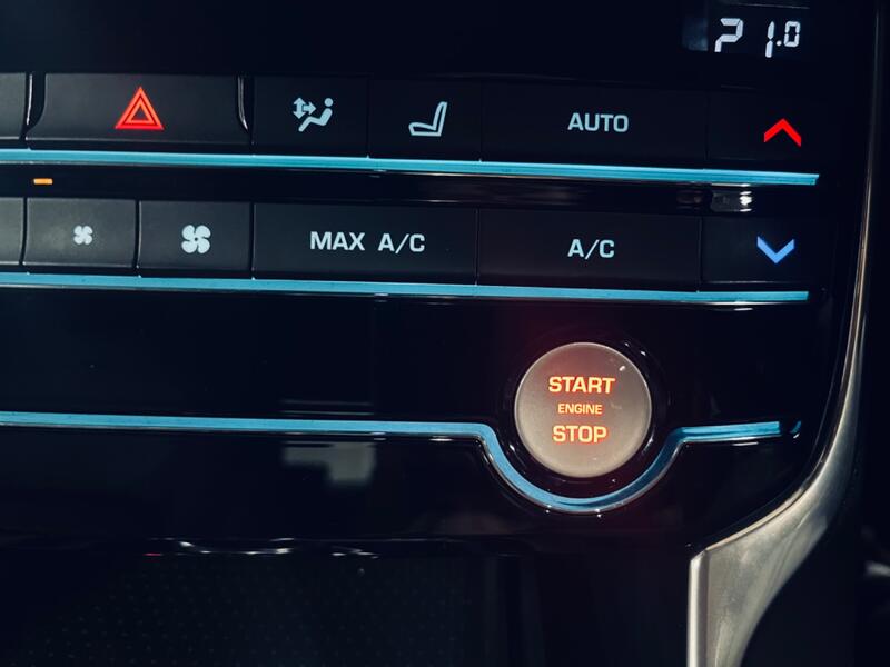 JAGUAR XE