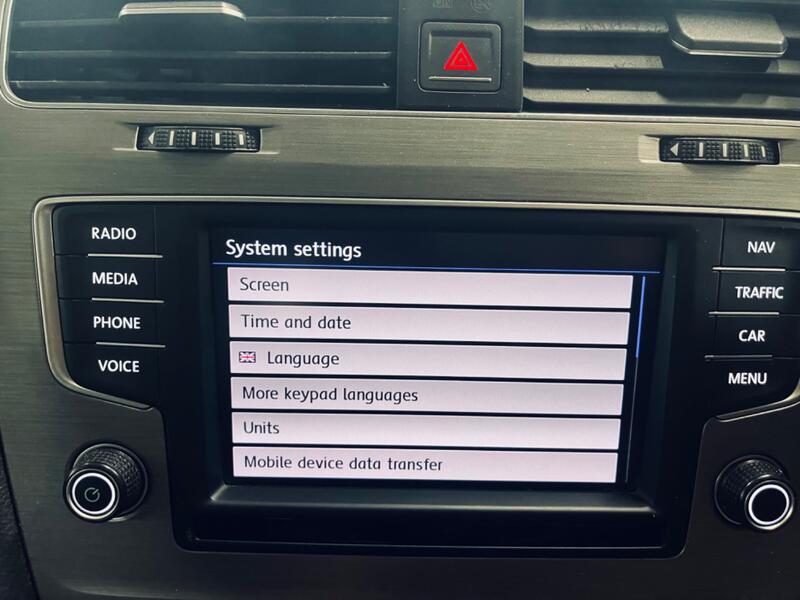 VOLKSWAGEN GOLF