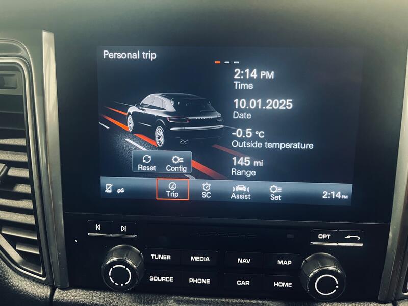 PORSCHE MACAN