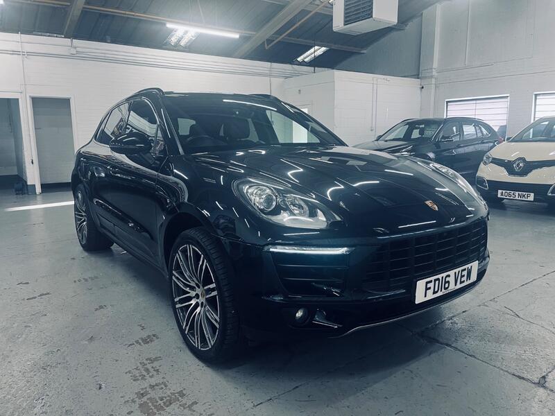 PORSCHE MACAN