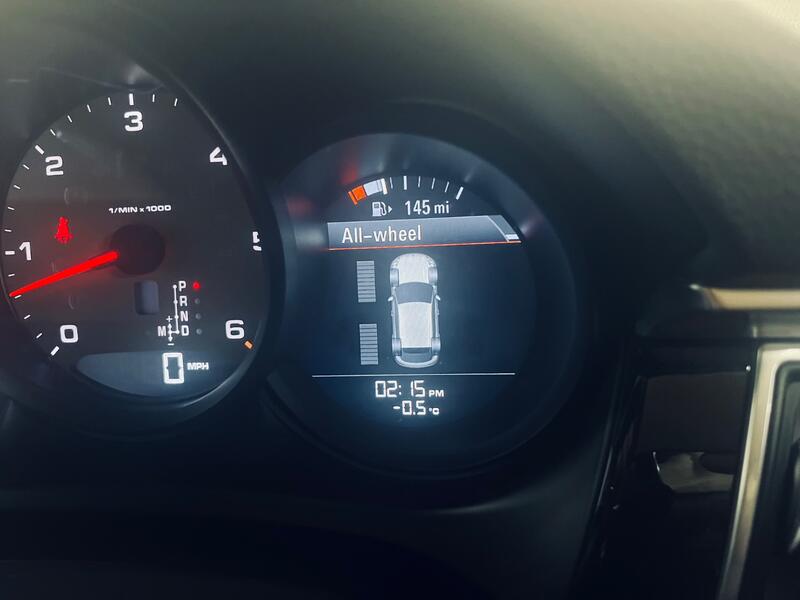 PORSCHE MACAN