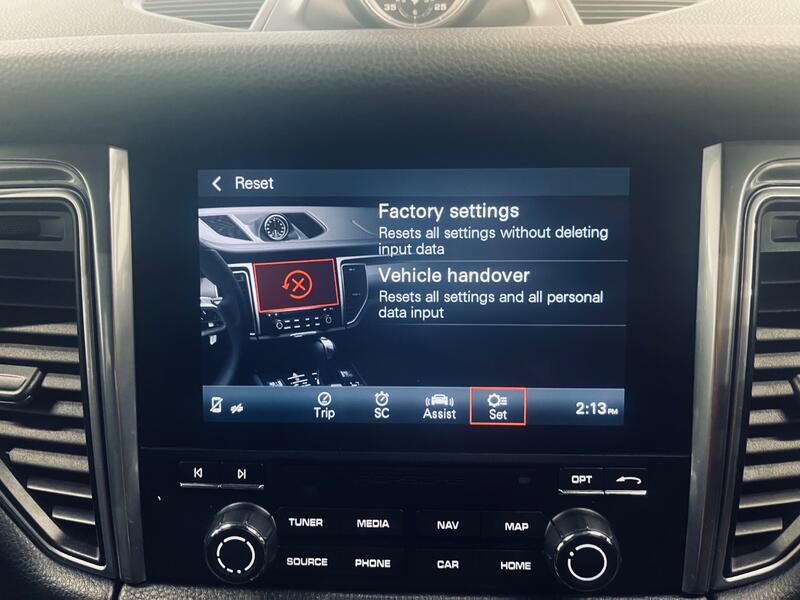 PORSCHE MACAN