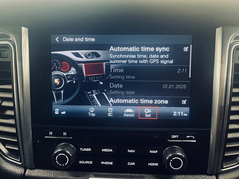 PORSCHE MACAN