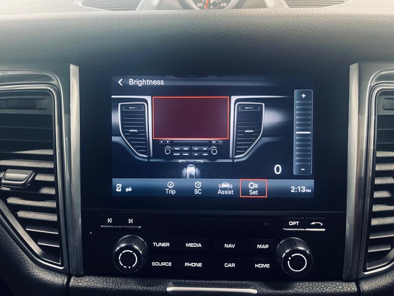 PORSCHE MACAN
