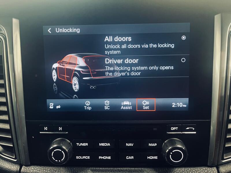 PORSCHE MACAN