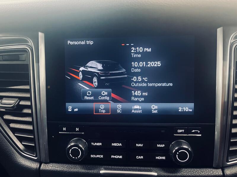PORSCHE MACAN