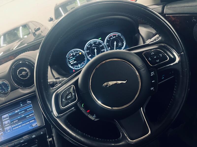 JAGUAR XJ