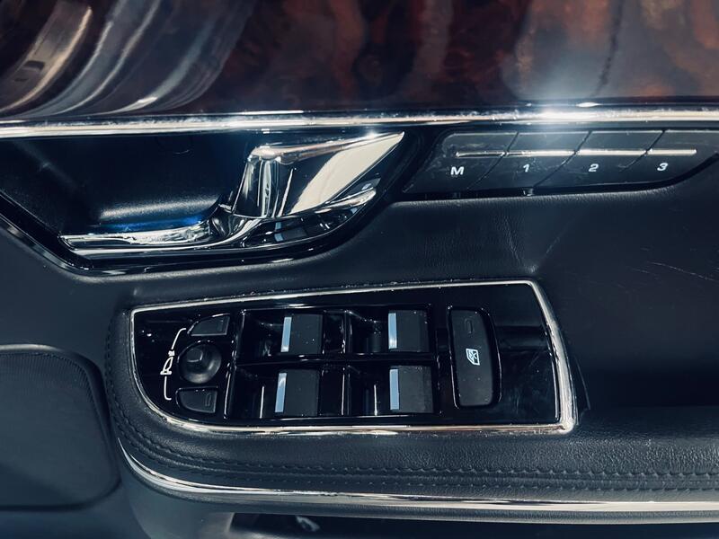 JAGUAR XJ
