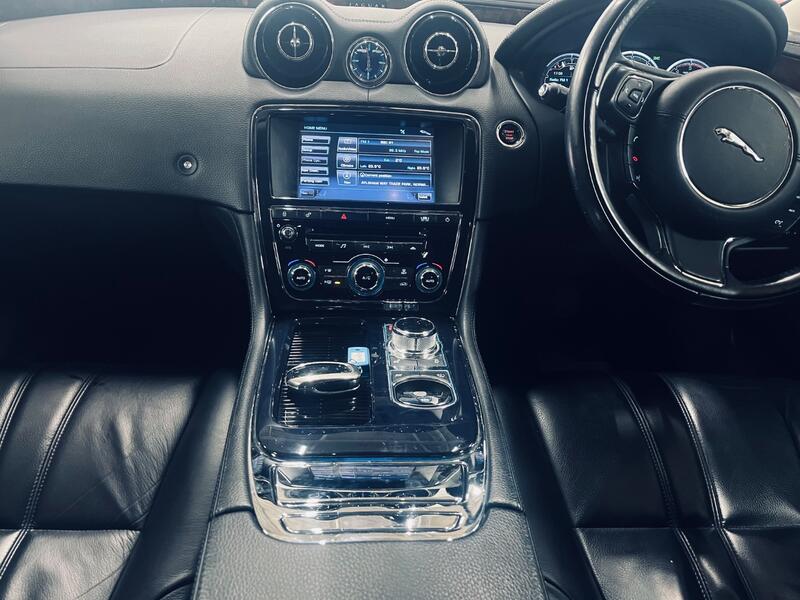 JAGUAR XJ