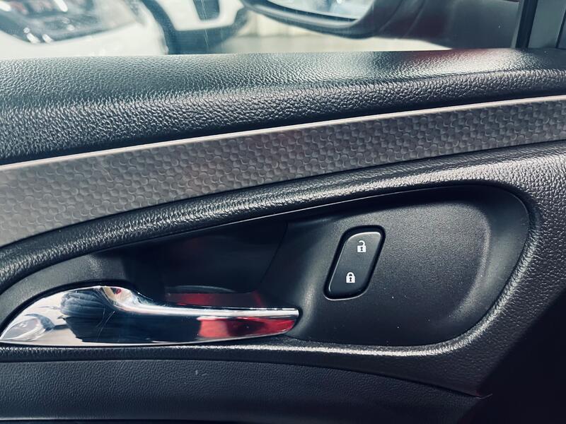 VAUXHALL INSIGNIA