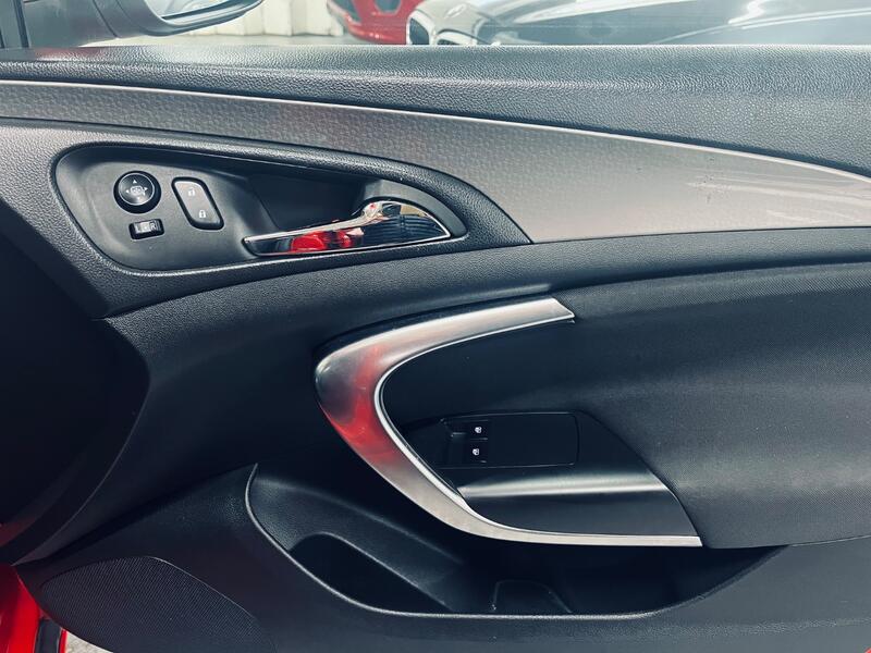 VAUXHALL INSIGNIA