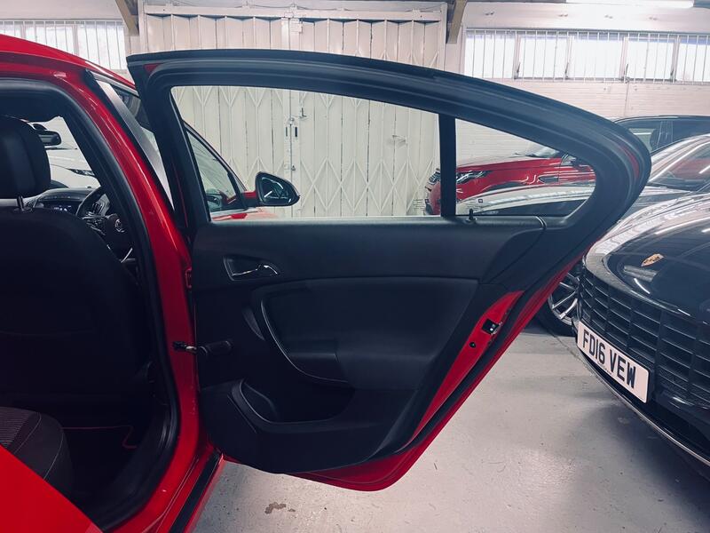 VAUXHALL INSIGNIA