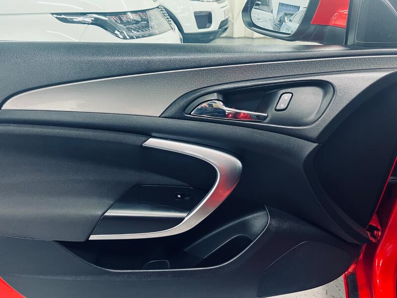 VAUXHALL INSIGNIA