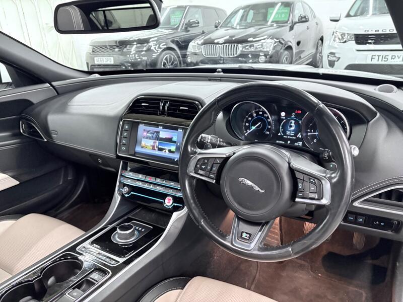 JAGUAR XE