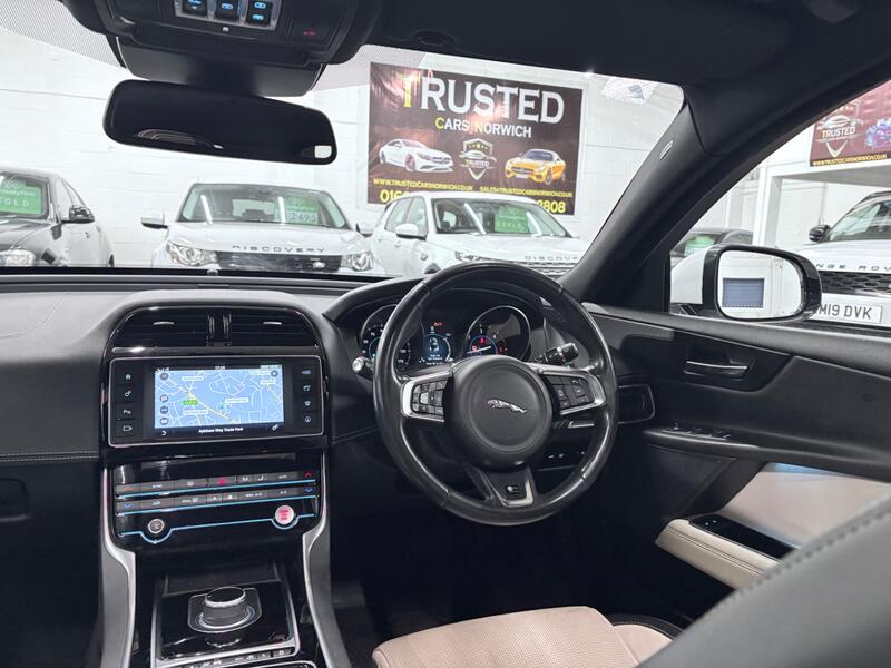 JAGUAR XE