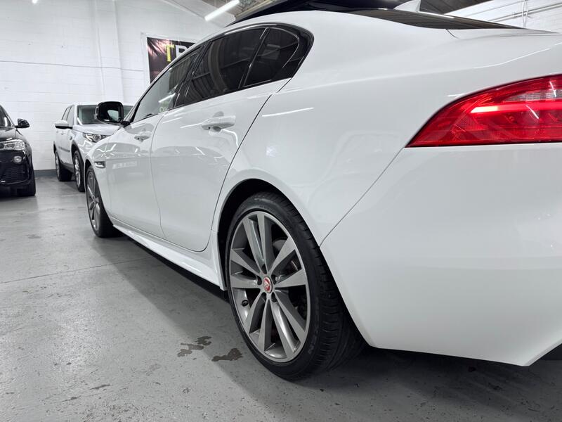 JAGUAR XE