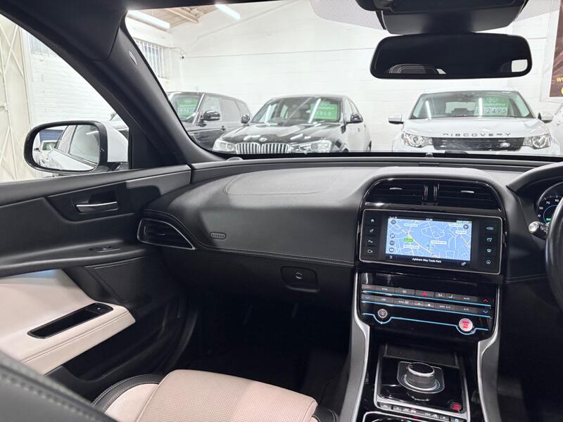 JAGUAR XE