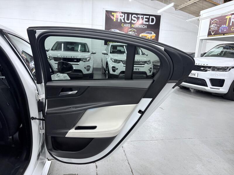 JAGUAR XE