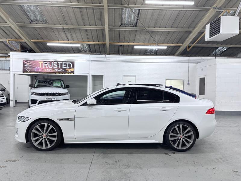 JAGUAR XE