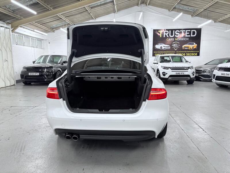 JAGUAR XE