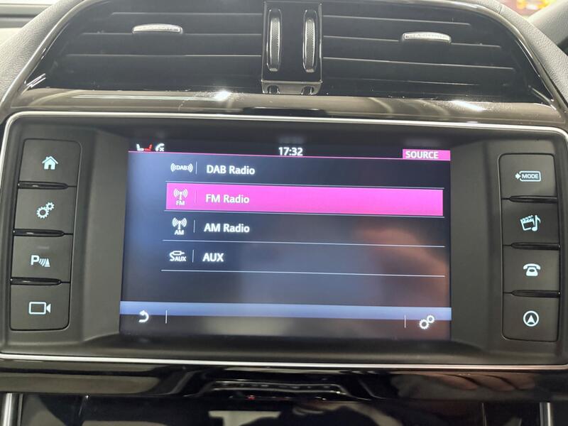 JAGUAR XE