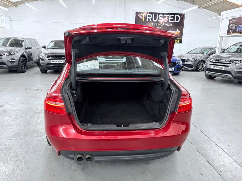 JAGUAR XE