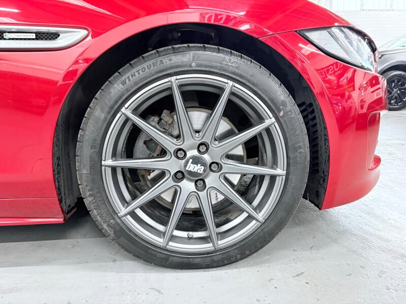 JAGUAR XE