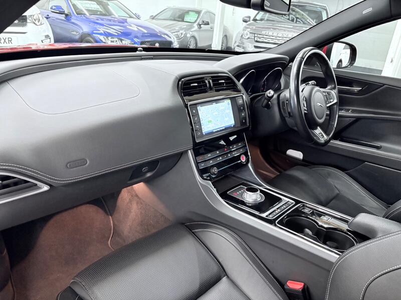 JAGUAR XE